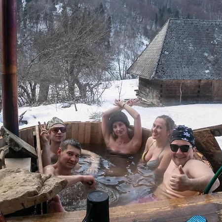 Гірська Садиба Гаряча Бочка *